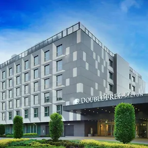 Doubletree By Hilton & Convention Center Otel