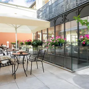 Leonardo Boutique Old Town Otel